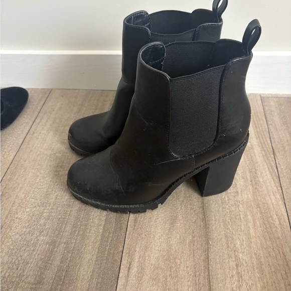 Soda Black Chunky Heel Ankle Boots - Picture 4 of 4